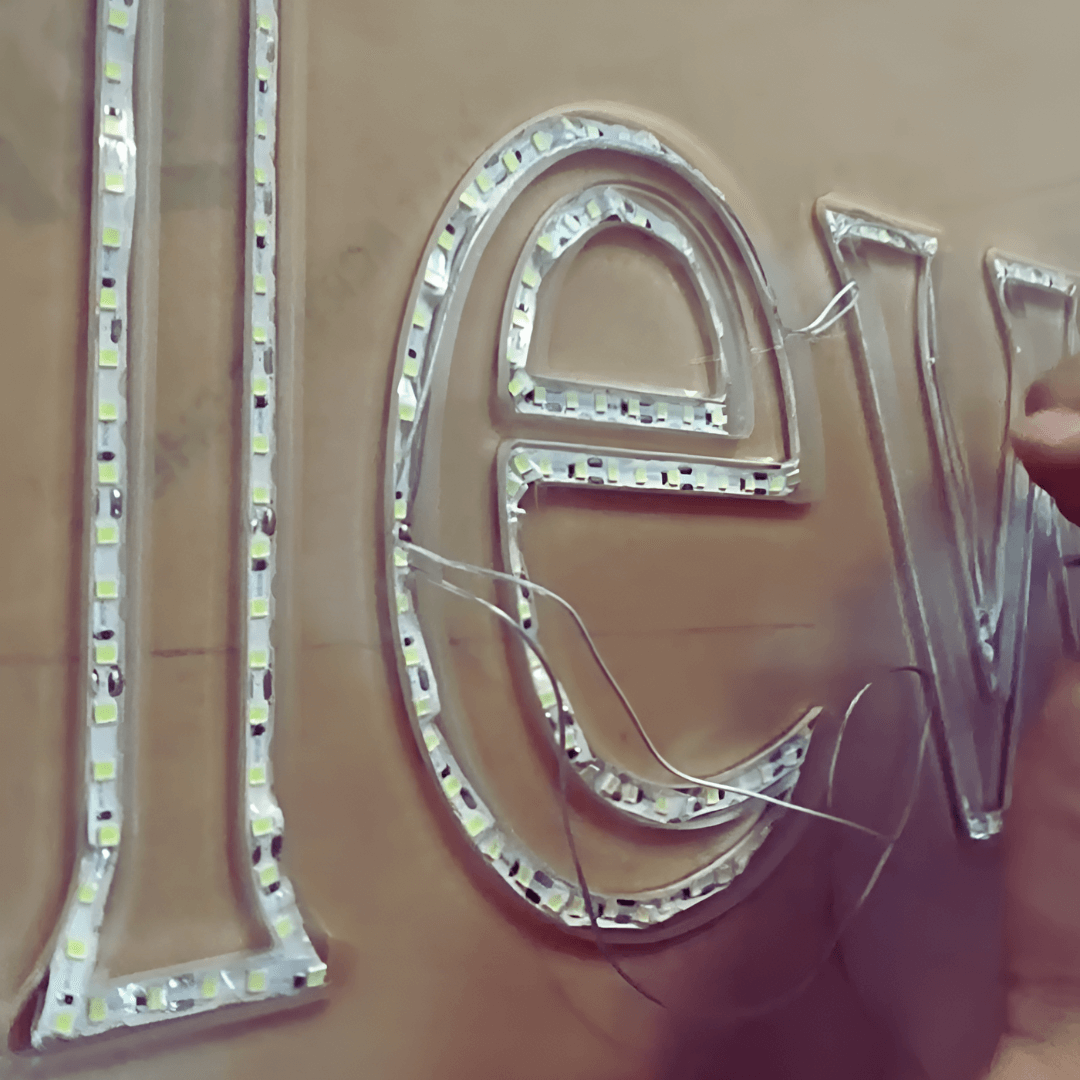 Neonschrift selber machen? Warum sich DIY bei Neonsigns selten lohnt