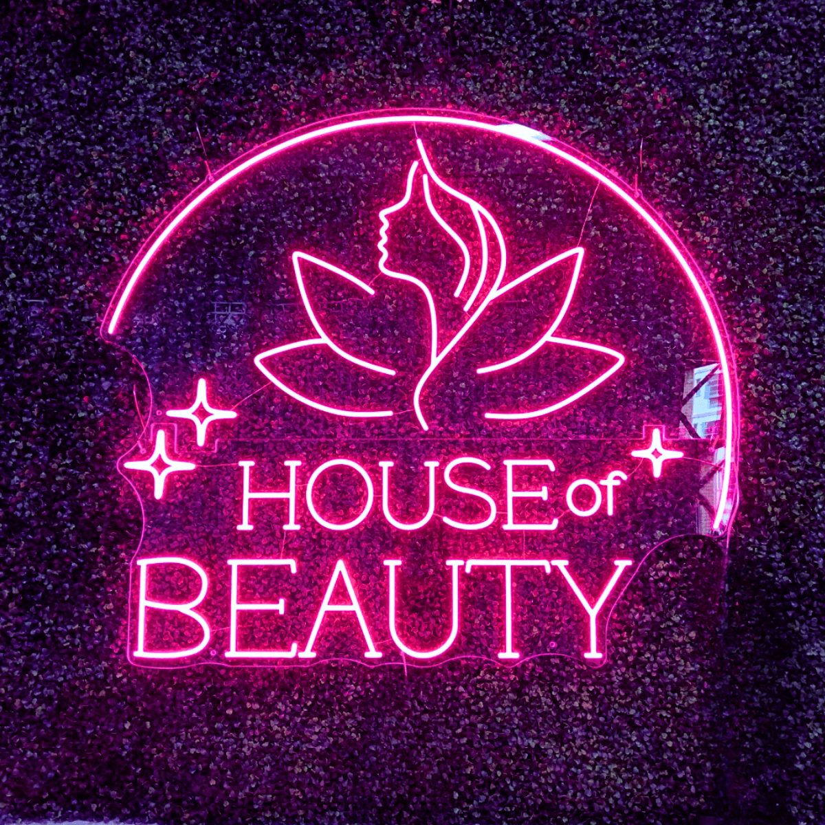 Eigenes Neonlogo Beauty.png__PID:d48863bd-610d-433f-bace-375b52f05da5